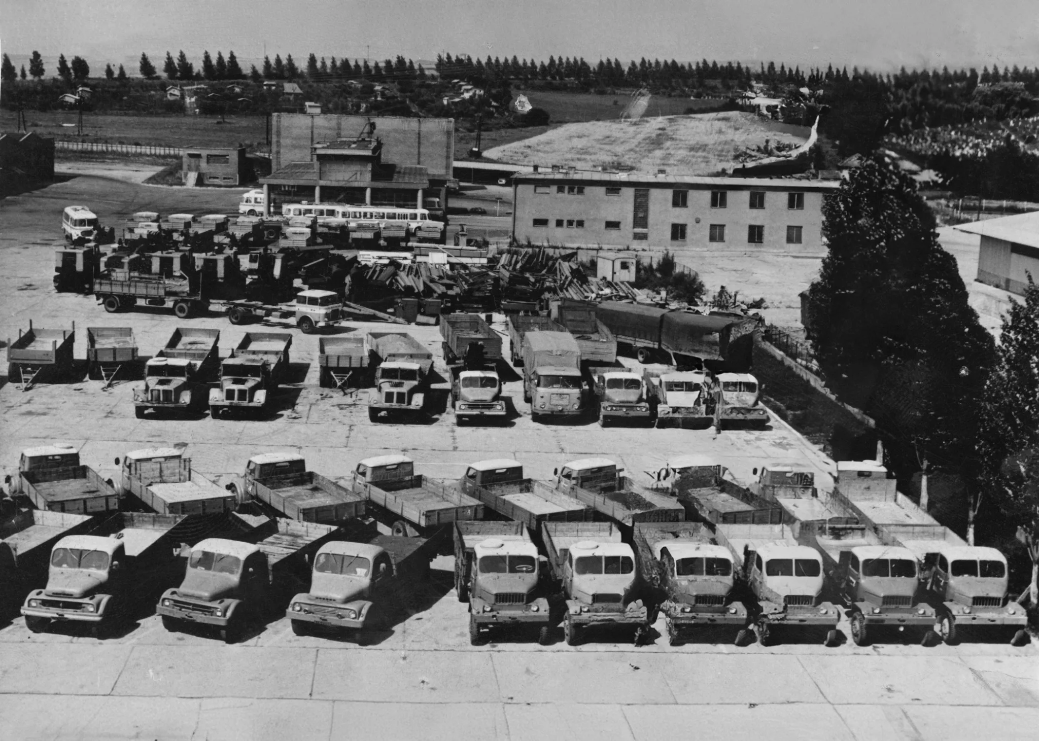 Historická farebná fotografia vozového parku