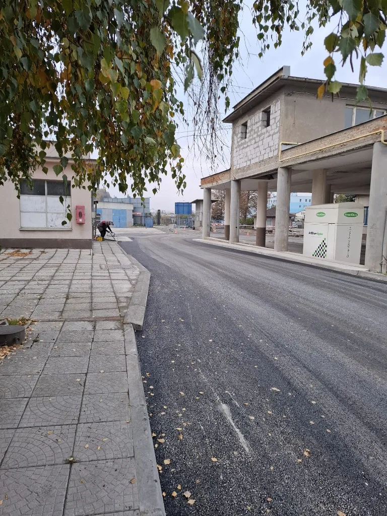 Obnova komunikácií a dvora v areáli počas prác